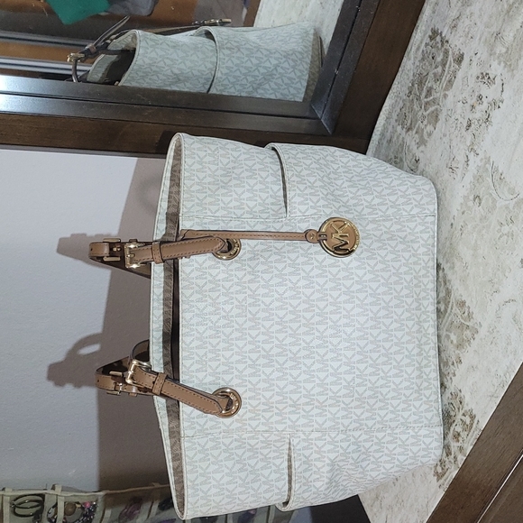 Michael Korks Handbag Tote - Picture 5 of 16